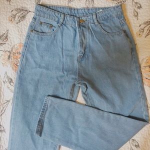 Super comfortable and high waisted mom jeans